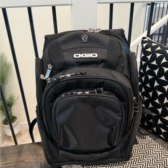 Ogio Backpack - Picture 1 of 6